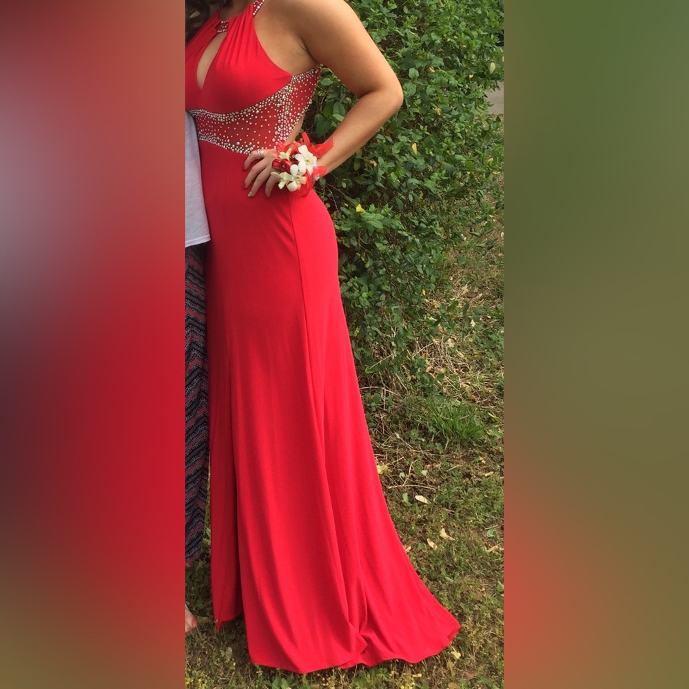Morgan & Co. Elegant Red Prom Dress